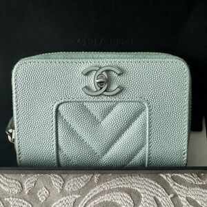CHANEL Light Blue Leather Zipped Coin Purse (New in Box)